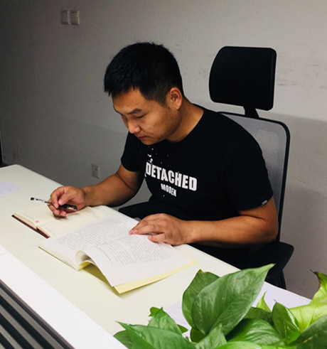 1531099249893092yJpx.jpg 1.集團(tuán)公司吝曉峰_副本.jpg