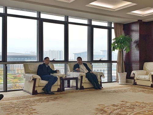 1541643668588892H42J.jpg 集團(tuán)公司領(lǐng)導(dǎo)拜會(huì)灃東管委會(huì)負(fù)責(zé)人.JPG