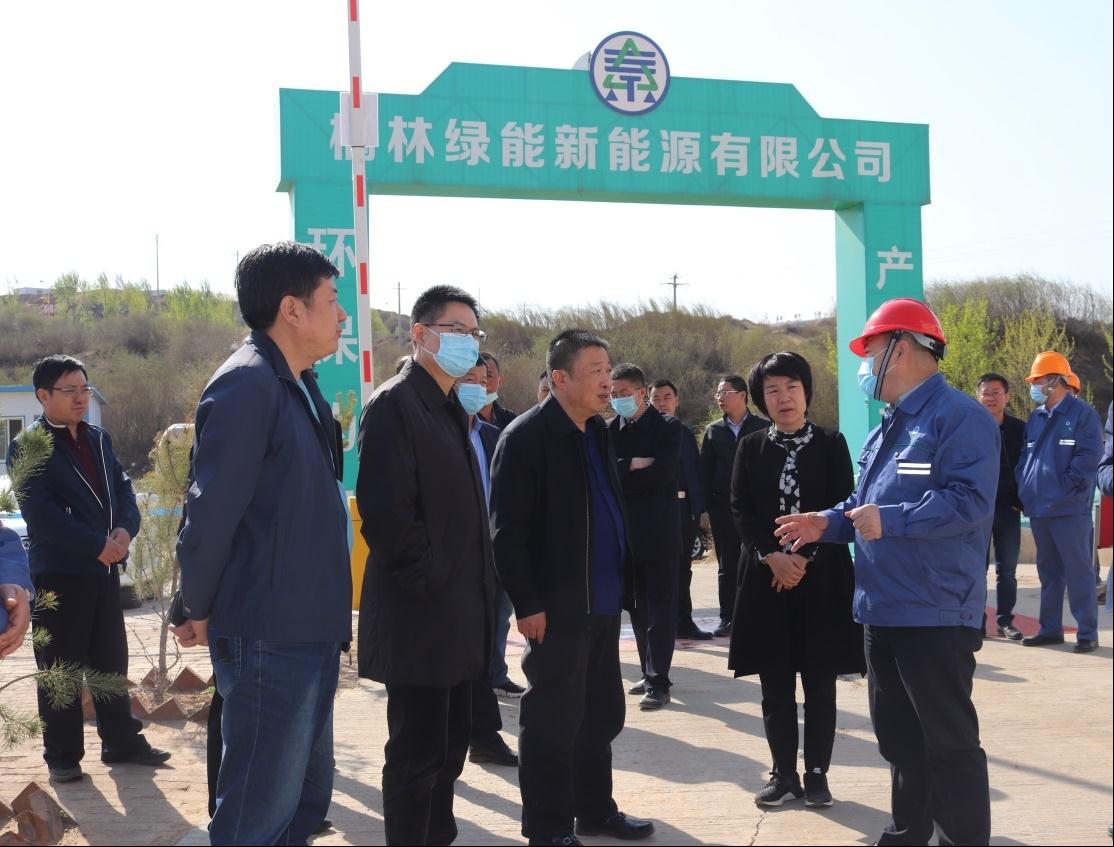 1586769503967099Zjs8.jpg 榆林市委市政府和高新區(qū)管委會領(lǐng)導(dǎo)赴國源公司生活垃圾焚燒發(fā)電項目視察調(diào)研.jpg