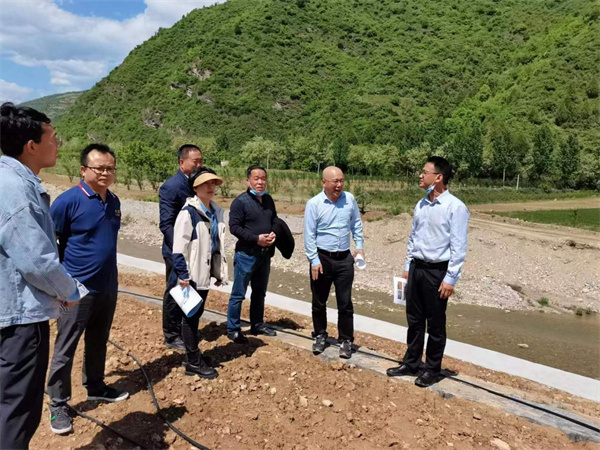 20220517省生態(tài)環(huán)境廳土壤處赴我司承擔的寶雞市鳳縣歷史遺留涉重廢渣污染治理項目調研圖片1.jpg