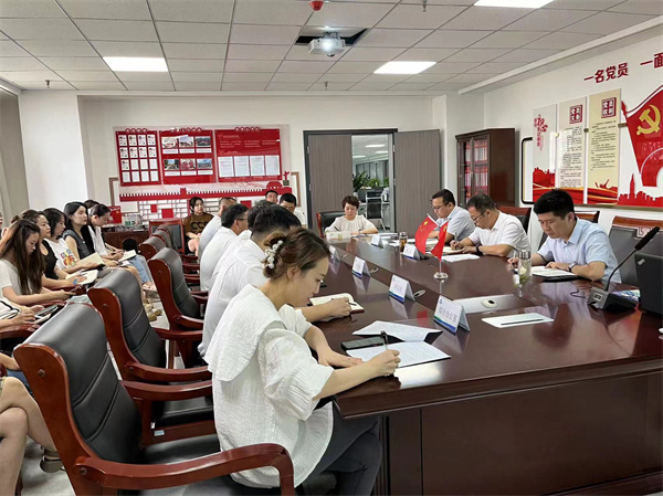 榆林分公司學習貫徹集團2022年重點項目觀摩暨半年生產(chǎn)經(jīng)營工作會議精神照片.jpg